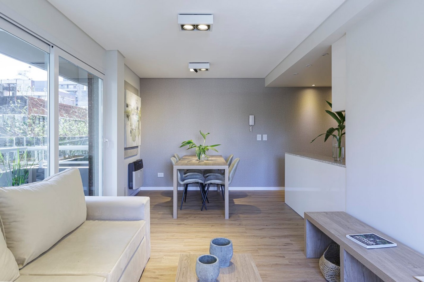 Venta  Semipiso balcones al  frente 2 dormitorios a estrenar 2 balcones  y terraza  exclusiva excelente iluminacion y ventilacion Valor Negociable.