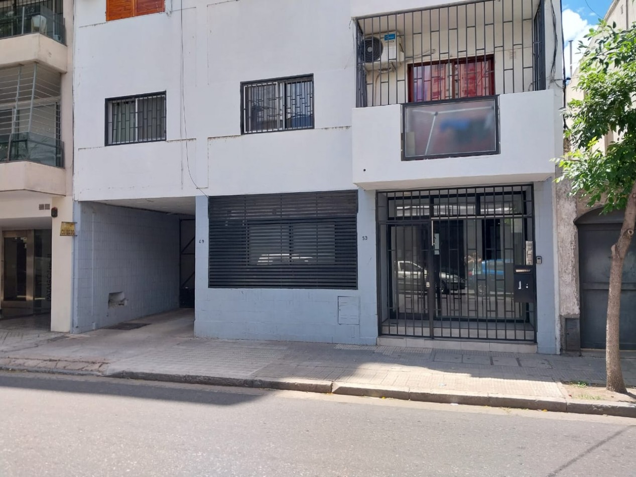 Departamento 1 dormitorio contrafrente con cochera reciclado bajas expensas excelente entorno