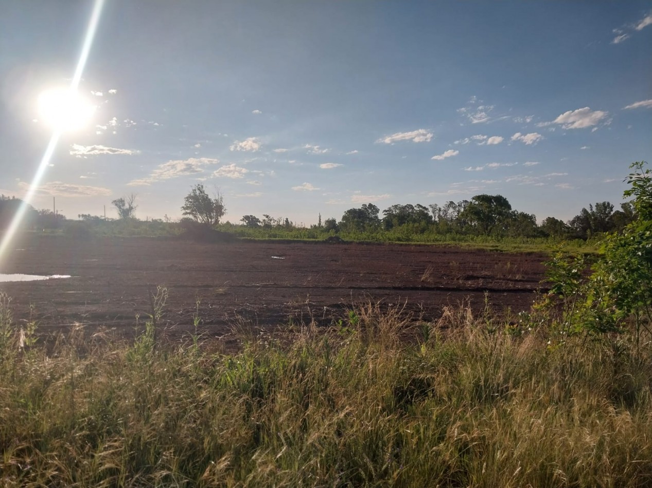 Fraccion de Terreno en Esquina  a 400 metros de Barrio Don Mateo 1885 m2 