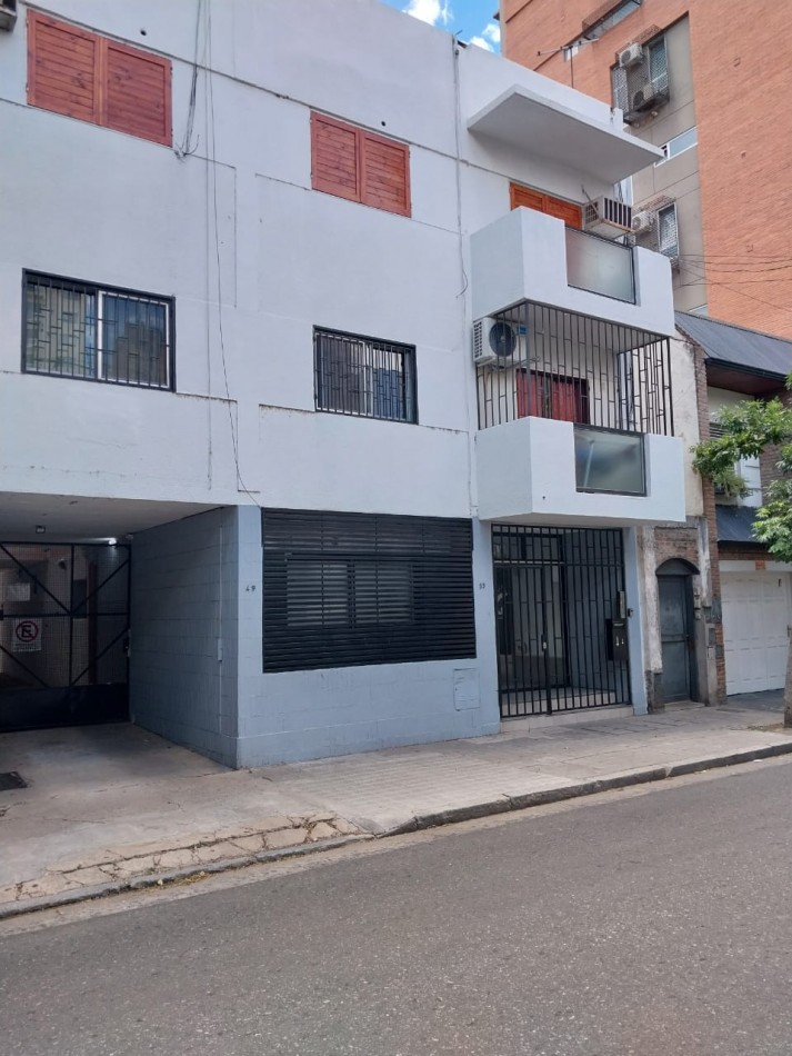 Departamento 1 dormitorio con cochera contrafrente 