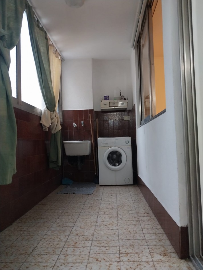 Departamento semipiso exclusivo  2 dormitorios al frente con balcon valor negociable Italia al 1600 semi amoblado 