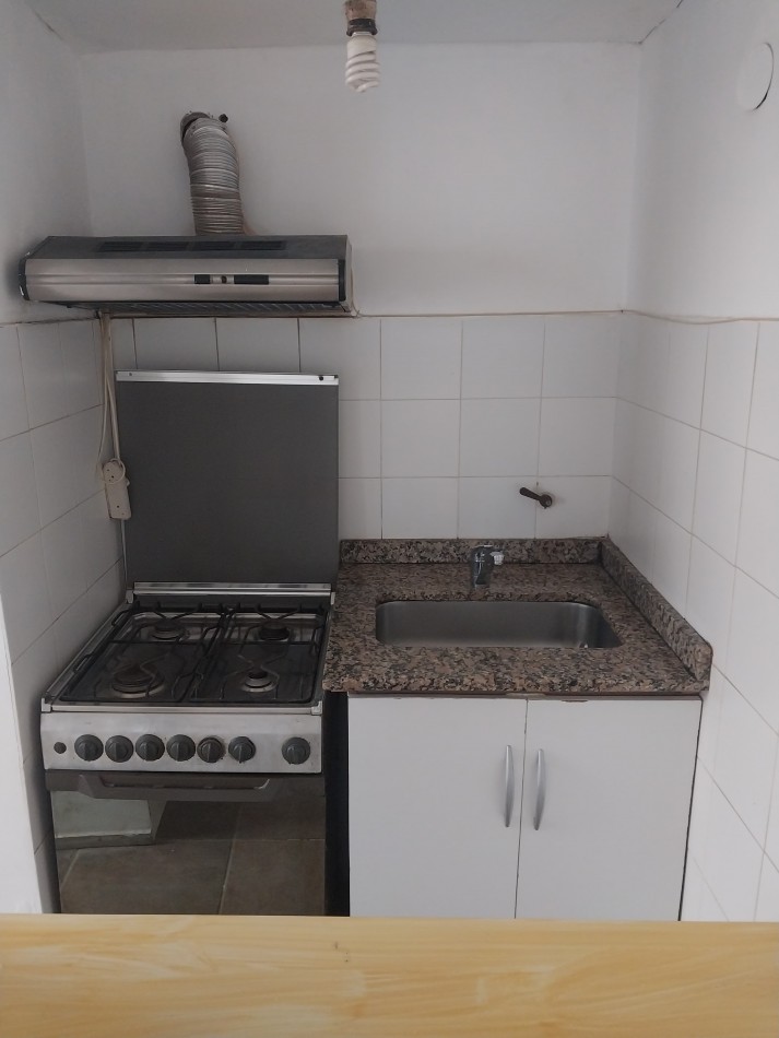 Departamento interno de pasillo estilo Loft sin expensas reciclado a nuevo barrio Abasto Mitre 2358