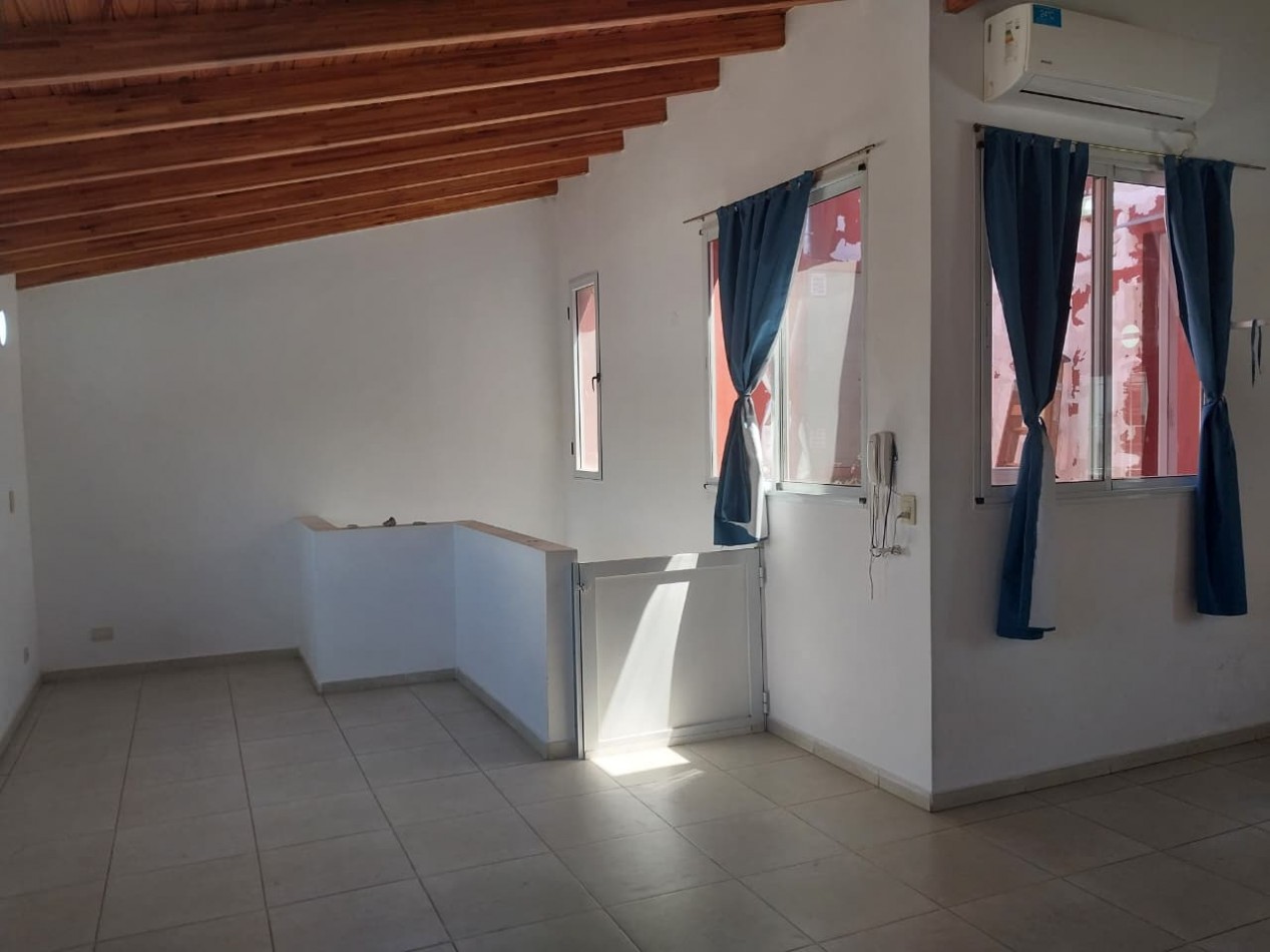Departamento al frente en 2 plantas con patio amplio luminoso Zona Norte