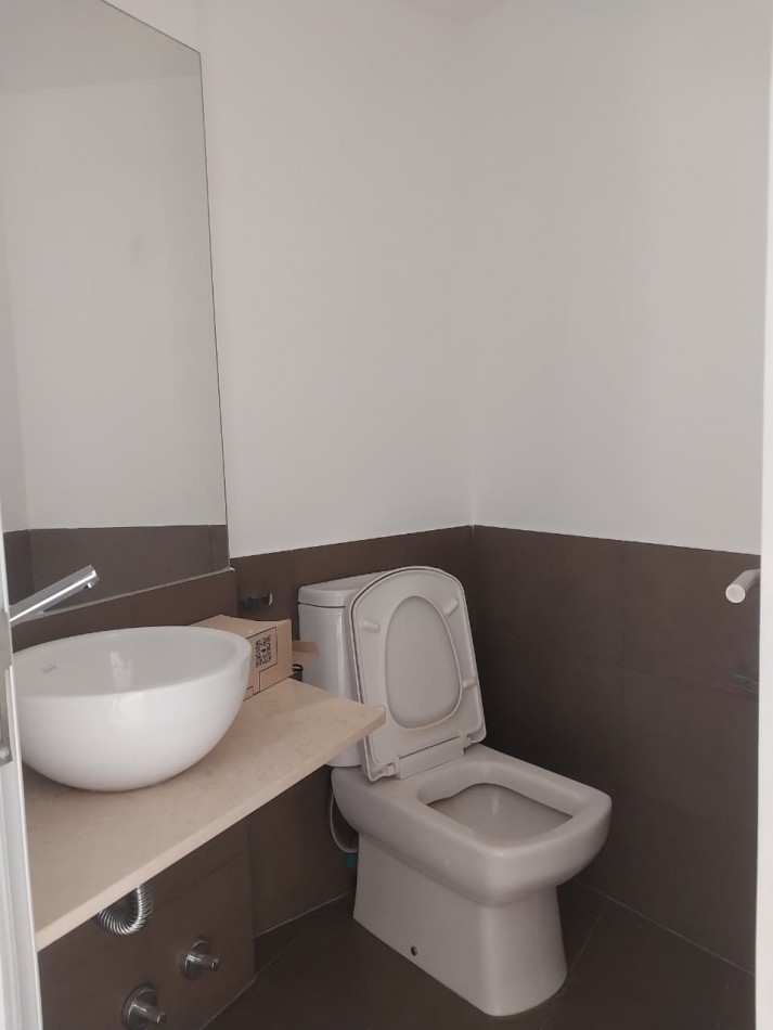 Departamento Semipiso exclusivo al frente en esquina vista total al rio 2 dormitorios con cochera Puerto Norte Posibilidad de ´Permuta en parte de pago