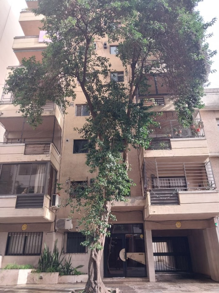 Departamento Semipiso al Frente 2 Dormitorios con Cochera Italia N°164 Valor Negociable