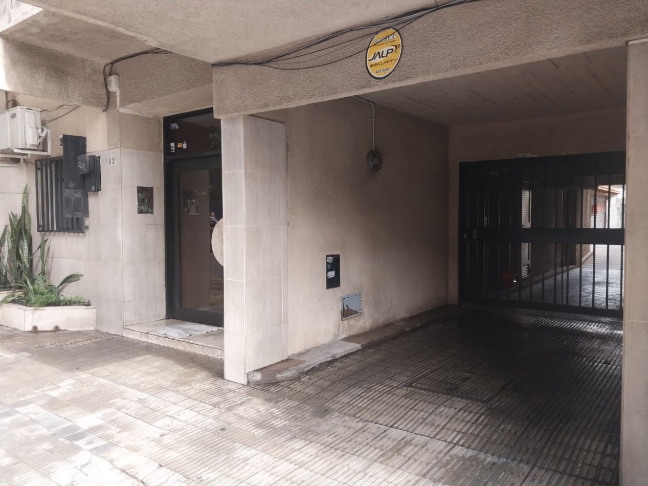 Departamento Semipiso al Frente 2 Dormitorios con Cochera Italia N°164 Valor Negociable