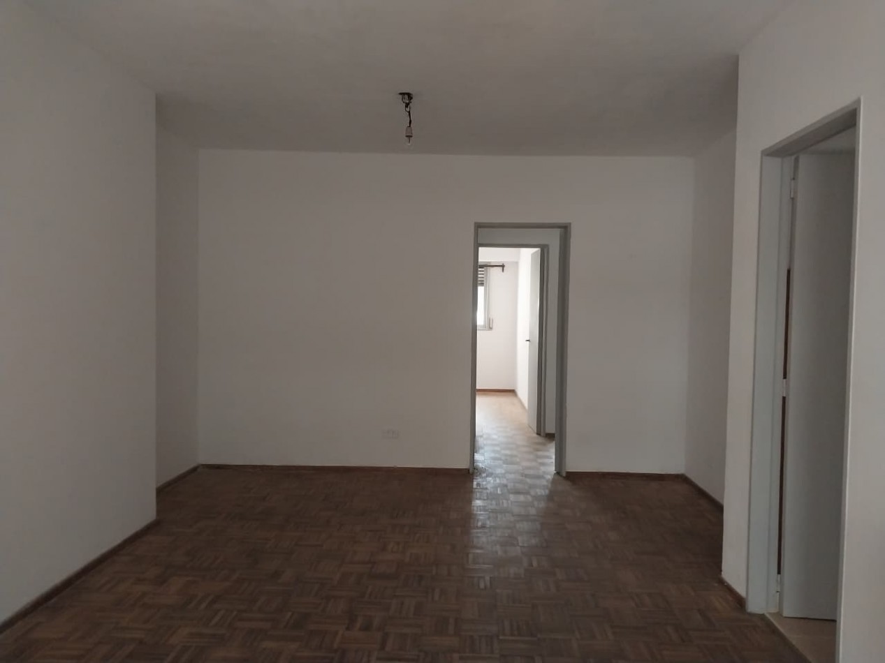 Departamento Semipiso al Frente 2 Dormitorios con Cochera Italia N°164 Valor Negociable