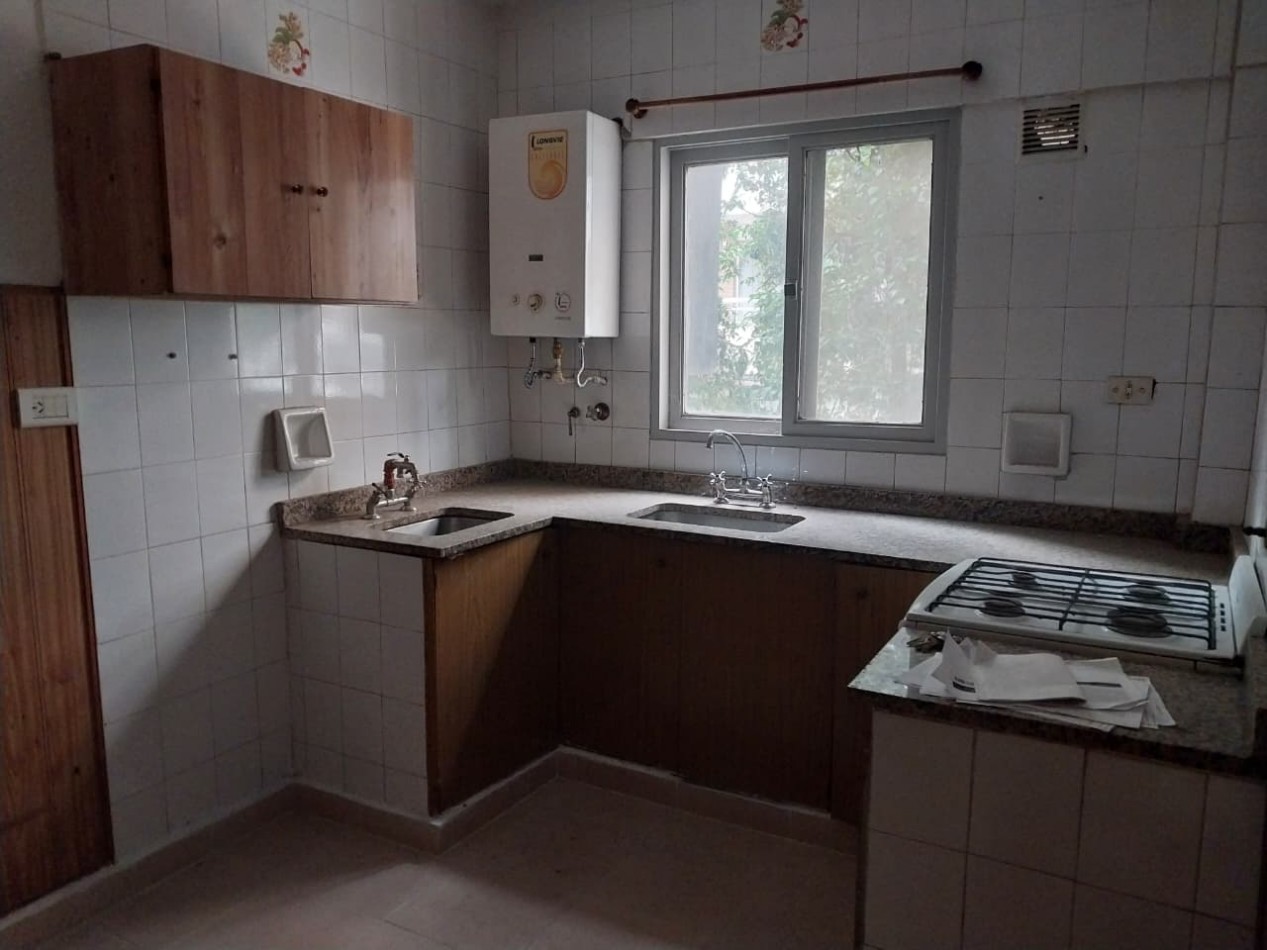 Departamento Semipiso al Frente 2 Dormitorios con Cochera Italia N°164 Valor Negociable