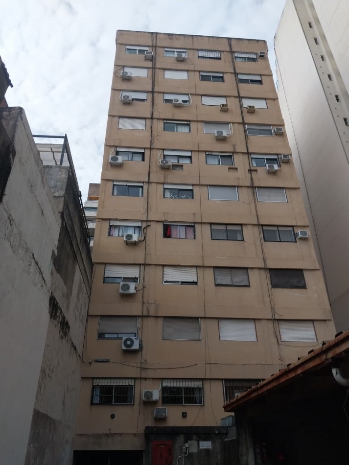 Departamento Semipiso al Frente 2 Dormitorios con Cochera Italia N°164 Valor Negociable