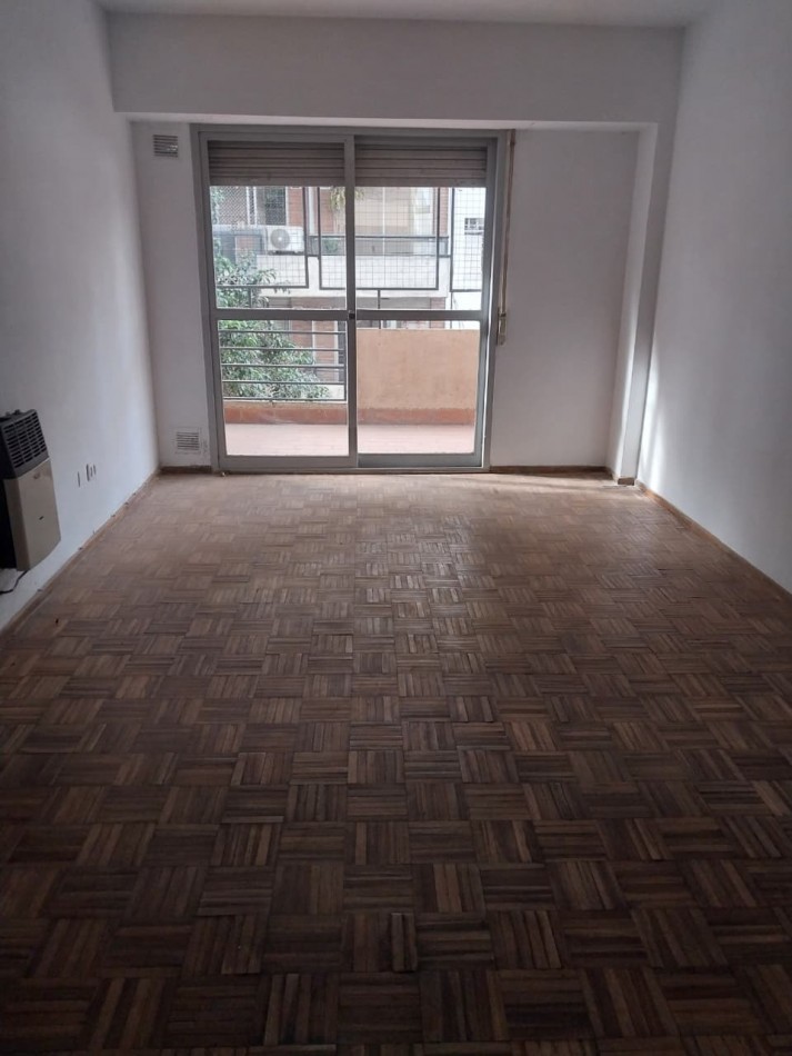 Departamento Semipiso al Frente 2 Dormitorios con Cochera Italia N°164 Valor Negociable
