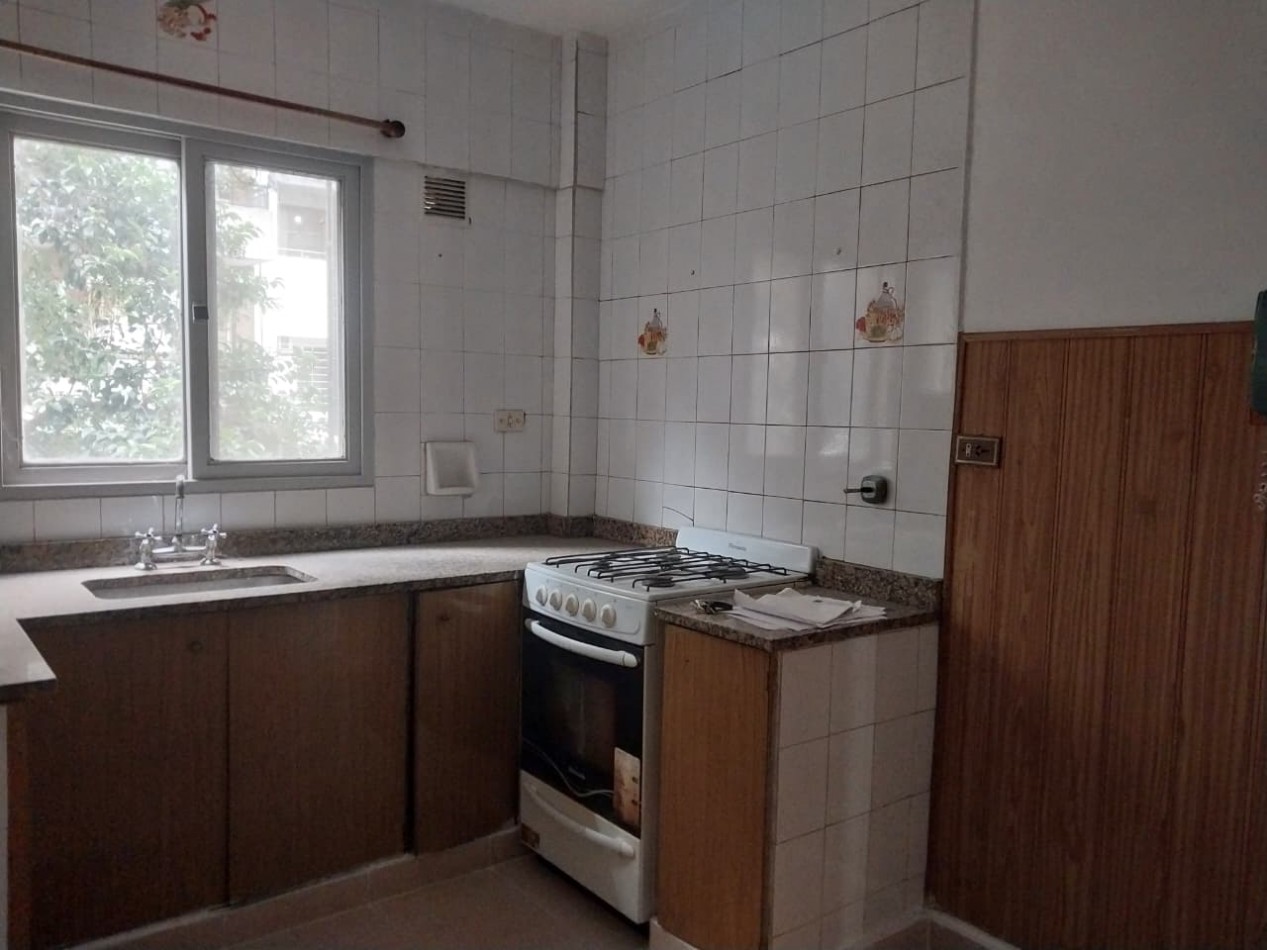 Departamento Semipiso al Frente 2 Dormitorios con Cochera Italia N°164 Valor Negociable