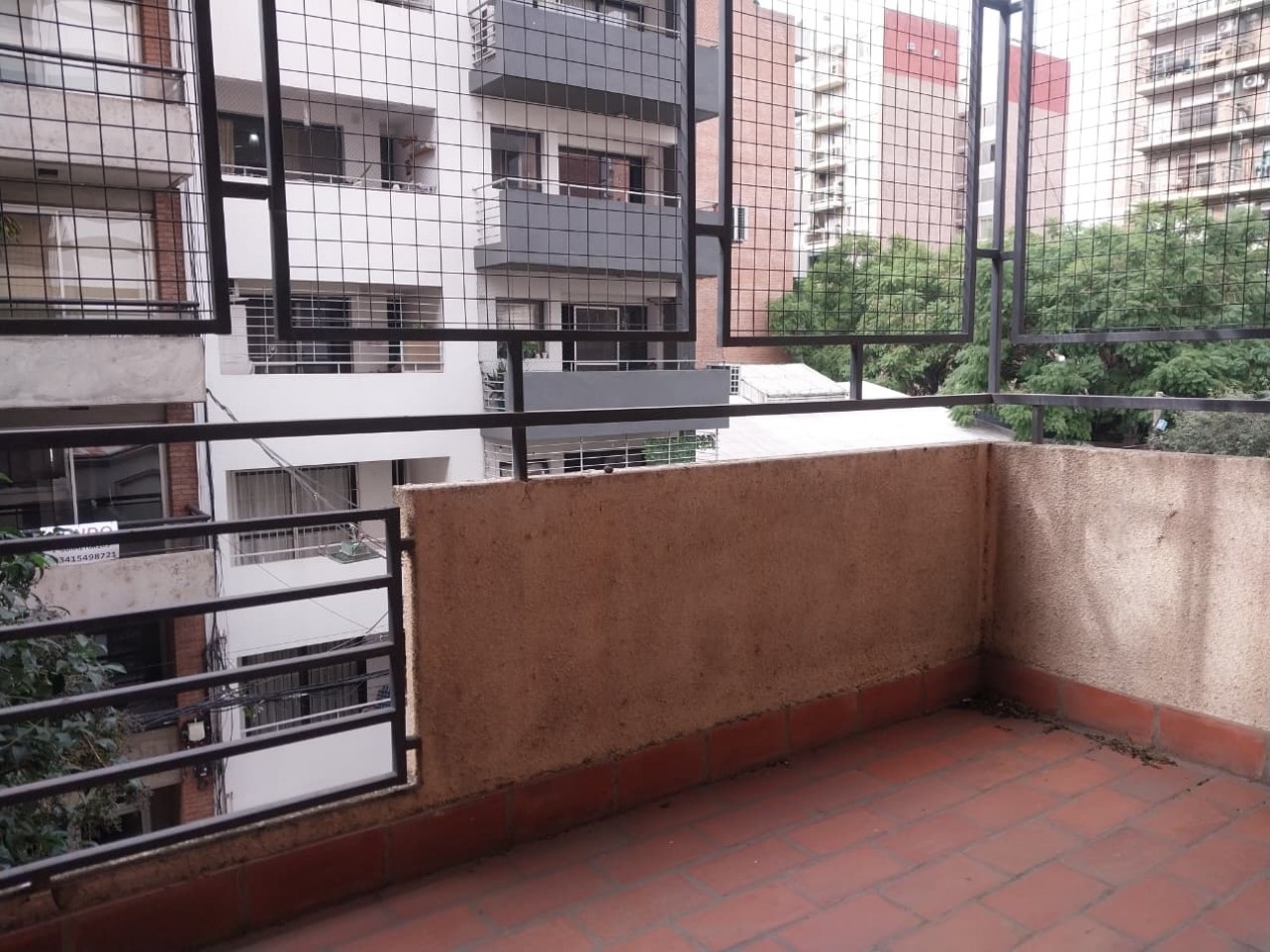 Departamento Semipiso al Frente 2 Dormitorios con Cochera Italia N°164 Valor Negociable