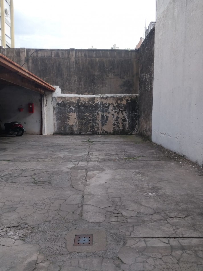 Departamento Semipiso al Frente 2 Dormitorios con Cochera Italia N°164 Valor Negociable