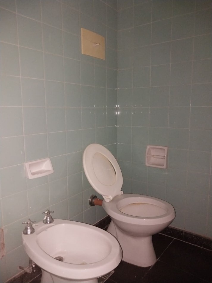 Departamento Semipiso al Frente 2 Dormitorios con Cochera Italia N°164 Valor Negociable