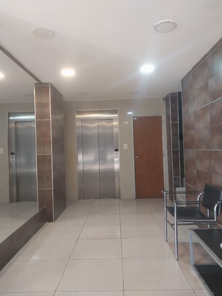 Departamento semipiso al frente con doble balcon 7° piso Cordoba al 2500
