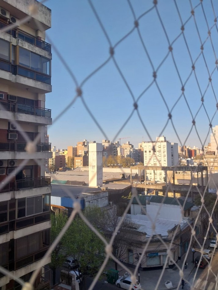 Departamento semipiso al frente con doble balcon 7° piso Cordoba al 2500