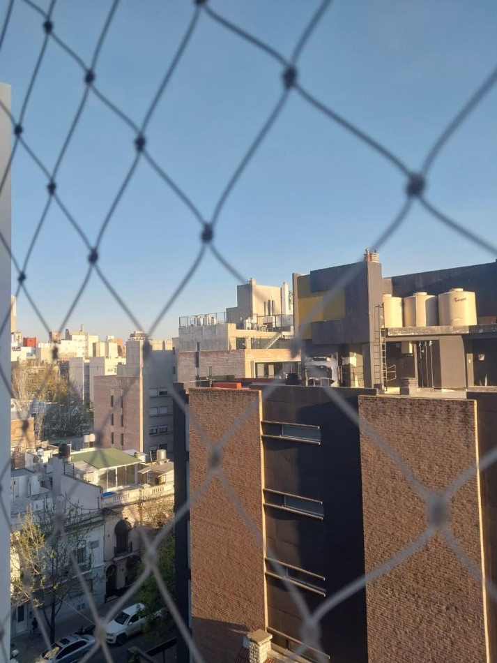 Departamento semipiso al frente con doble balcon 7° piso Cordoba al 2500
