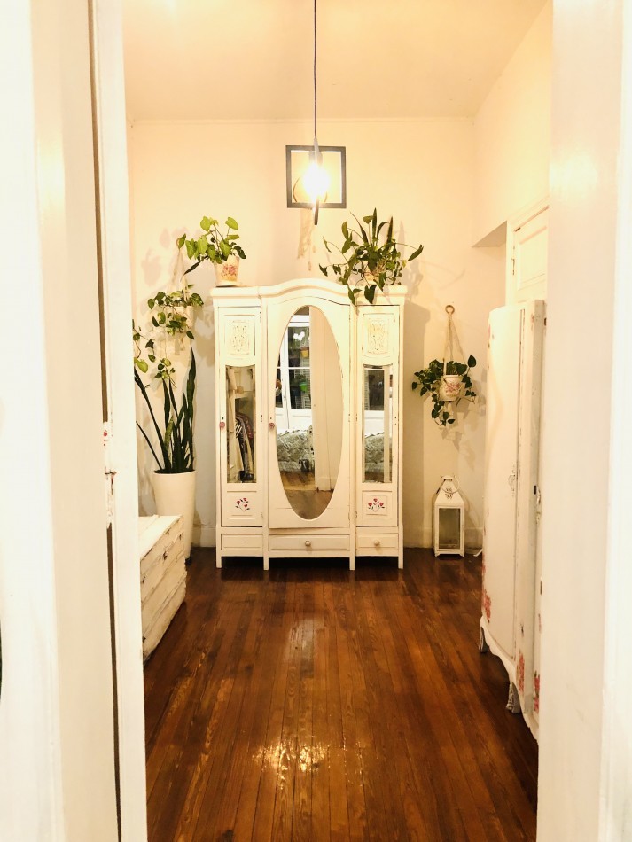 Casa en planta alta reciclada a nuevo de estilo artistico /  ideal para familia / estudio / emprendimientos - 320,78 m² - Barrio Abasto