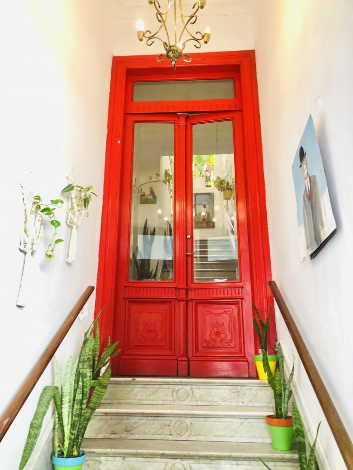 Casa en planta alta reciclada a nuevo de estilo artistico /  ideal para familia / estudio / emprendimientos - 320,78 m² - Barrio Abasto