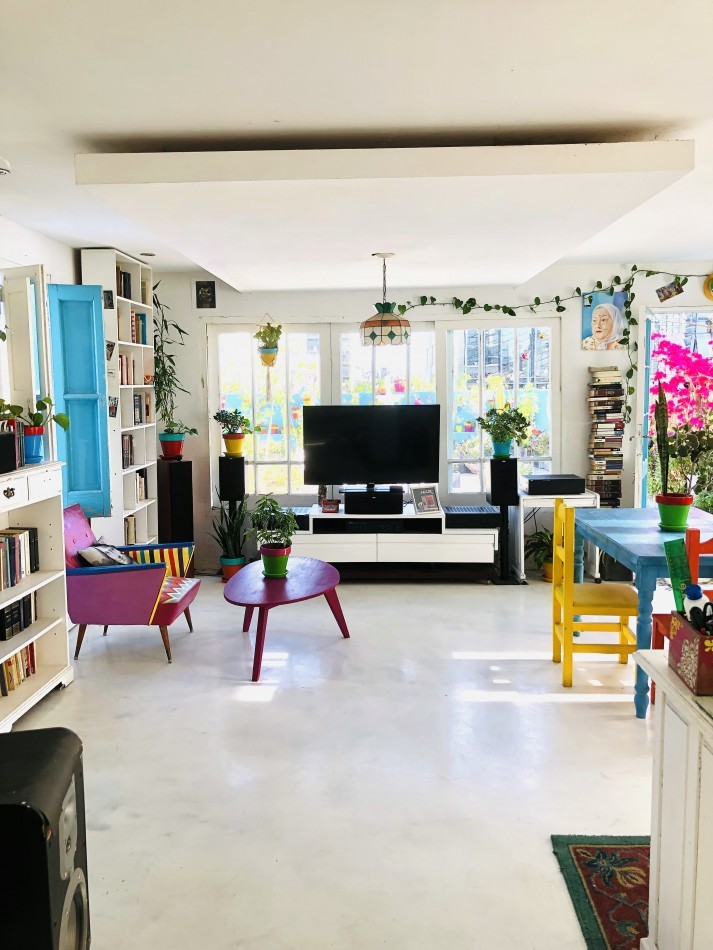 Casa en planta alta reciclada a nuevo de estilo artistico /  ideal para familia / estudio / emprendimientos - 320,78 m² - Barrio Abasto