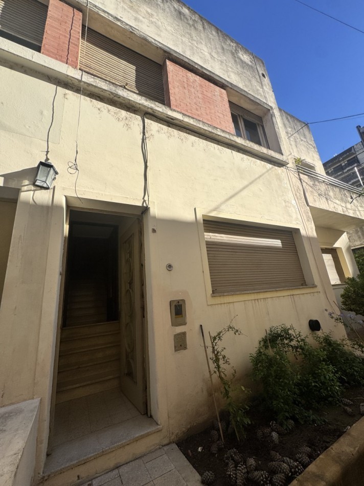 Departamento interno de pasillo 1° piso de escalera apto credito Bajas expensas - se escuchan ofertas 