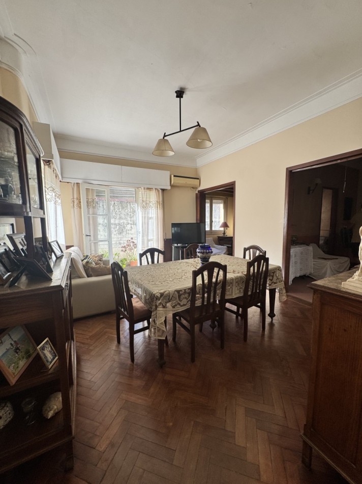 Departamento interno de pasillo 1° piso de escalera apto credito Bajas expensas - se escuchan ofertas 