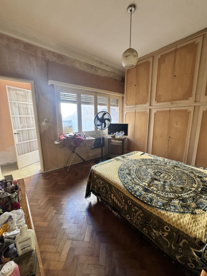 Departamento interno de pasillo 1° piso de escalera apto credito Bajas expensas - se escuchan ofertas 