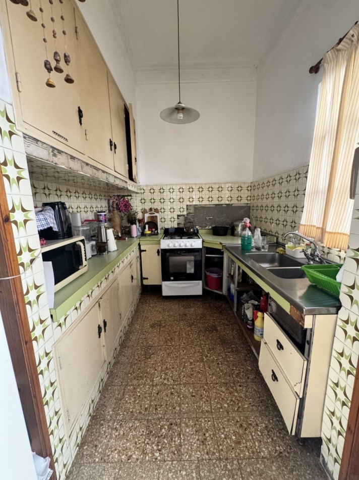 Departamento interno de pasillo 1° piso de escalera apto credito Bajas expensas - se escuchan ofertas 