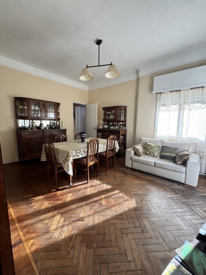 Departamento interno de pasillo 1° piso de escalera apto credito Bajas expensas - se escuchan ofertas 