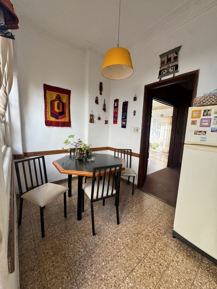 Departamento interno de pasillo 1° piso de escalera apto credito Bajas expensas - se escuchan ofertas 