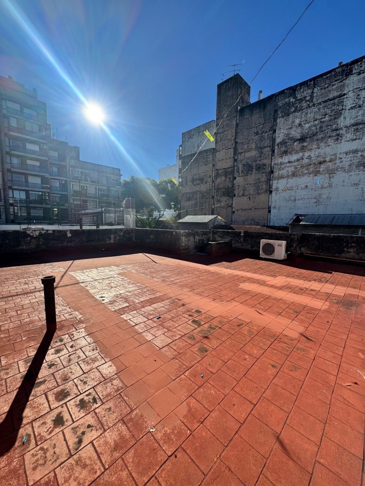 Departamento interno de pasillo 1° piso de escalera apto credito Bajas expensas - se escuchan ofertas 