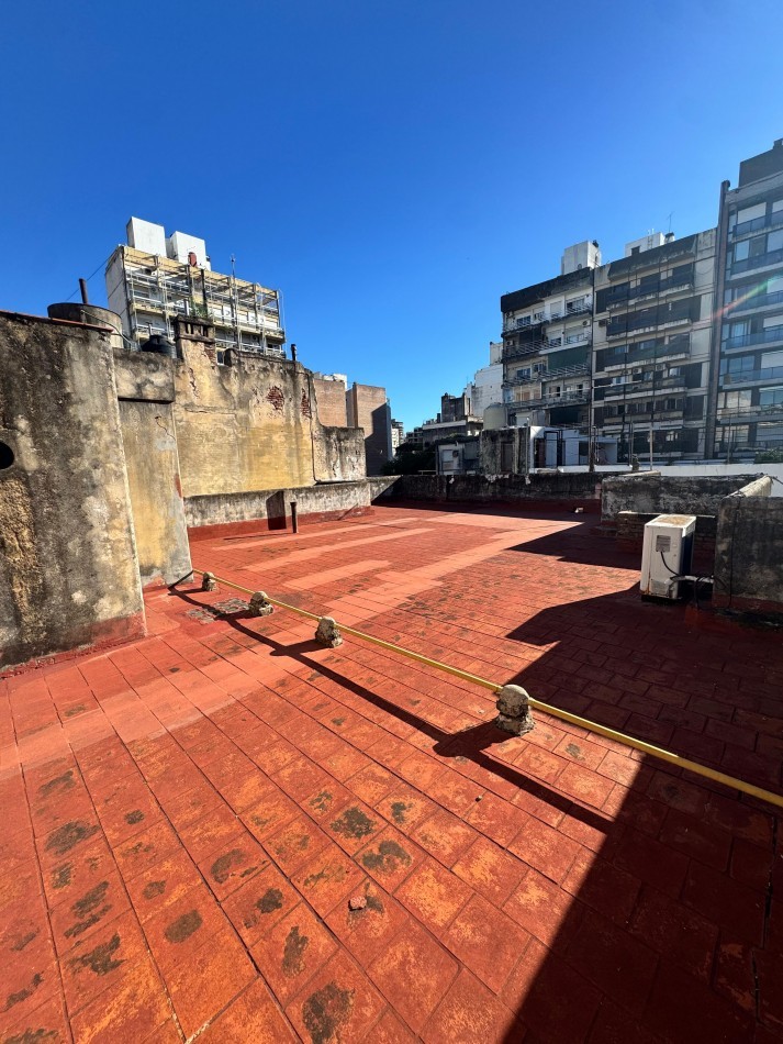 Departamento interno de pasillo 1° piso de escalera apto credito Bajas expensas - se escuchan ofertas 