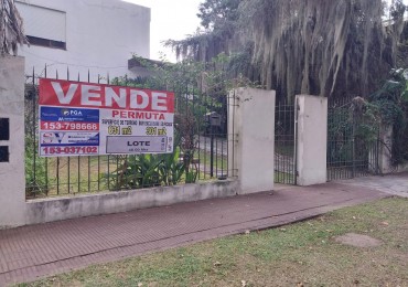 2 Casas en un amplio terreno cochera semicubierta se acepta permuta por Departamento de 2 dormitorios por el 50% SE ESCUCHAN OFERTAS
