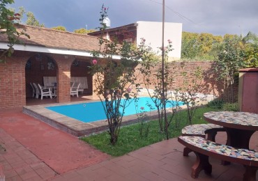 CASA AL FRENTE CON RETIRO DE JARDIN 