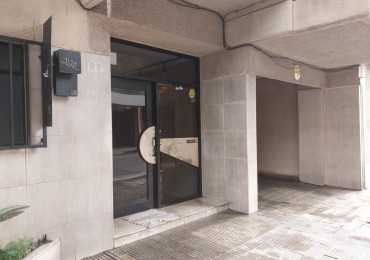 Departamento Semipiso al Frente 2 Dormitorios con Cochera Italia N°164 Valor Negociable