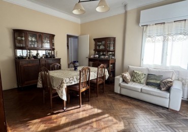 Departamento interno de pasillo 1° piso de escalera apto credito Bajas expensas - se escuchan ofertas 